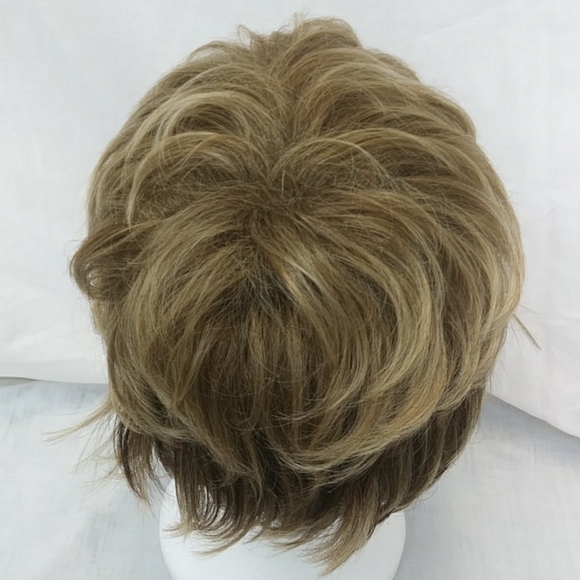 Wig with pixie cut size L with hairnet and bag. - Picture 5 of 7
